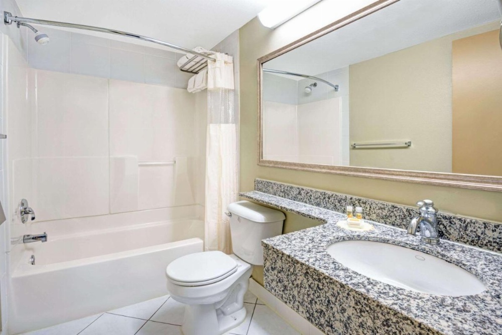 Days Inn by Wyndham Branford New Haven Conference Center Image 10