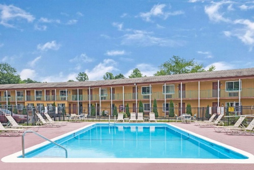 Days Inn by Wyndham Branford New Haven Conference Center image 14