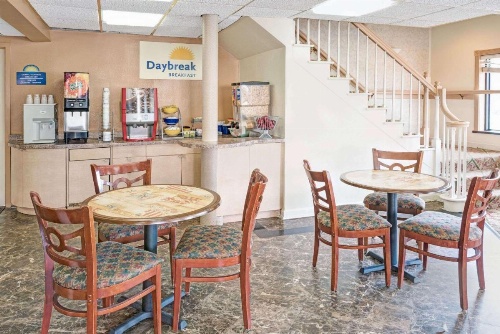 Days Inn by Wyndham Branford New Haven Conference Center image 5