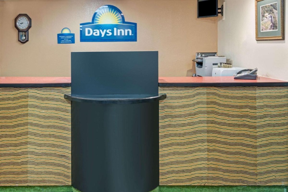 Days Inn by Wyndham Branford New Haven Conference Center Image 8